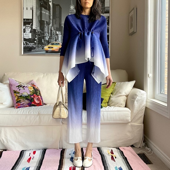 Micropleated blue ombre top - Picture 8 of 17